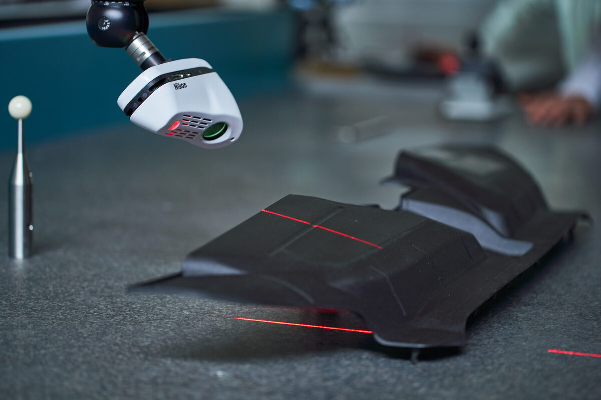 Sensorgriff mit Laser-Beschriftung in der Montage